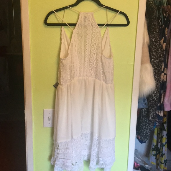 White dress - Picture 5 of 7